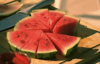 Greška sa lubenicom košta vas zdravlja: Dinja je još opasnija, radite li i vi ovo? pranje lubenice i dinje prije rezanja