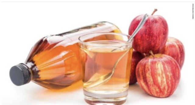 Probala sam da 7 dana čim ustanem pijem jabukovo sirće: Evo šta se sve PROMIJENILO NA MENI zbog toga!