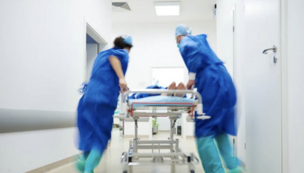 ŽENA JE MISLILA DA JU JE UJEO PAUK! Primjetila tačkicu na zglobu