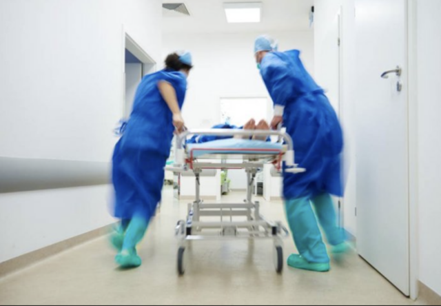 ŽENA JE MISLILA DA JU JE UJEO PAUK! Primjetila tačkicu na zglobu