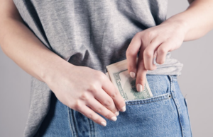 Koliko novca morate imati na računu da vas banka smatra bogatim: Tri ključne kategorije